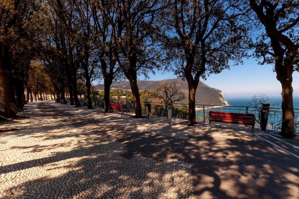 Appartamento Lo Speziale - Paccasassi Sirolo Esterno foto